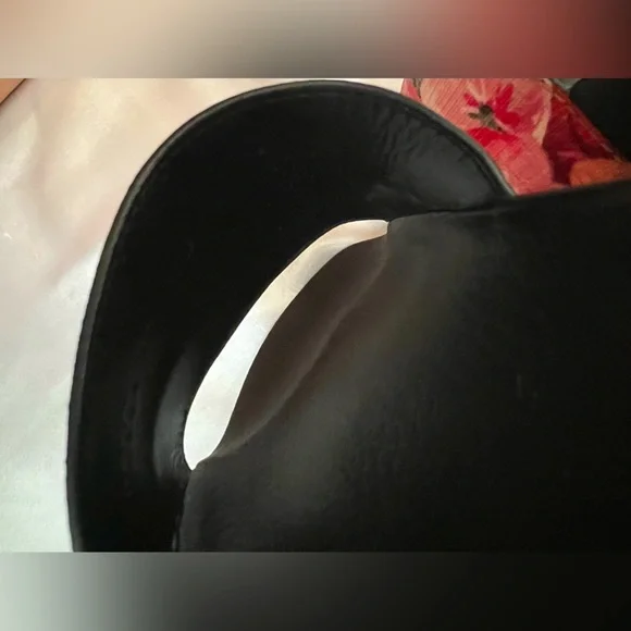 EUC Gucci Slides - Pursuit Slide Sandal (Women) - Picture 11 of 14